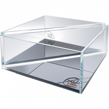 Me EcoShape Triangle Glasschale aus seitlicher Perspektive mit sichtbarer Dreiecksform
